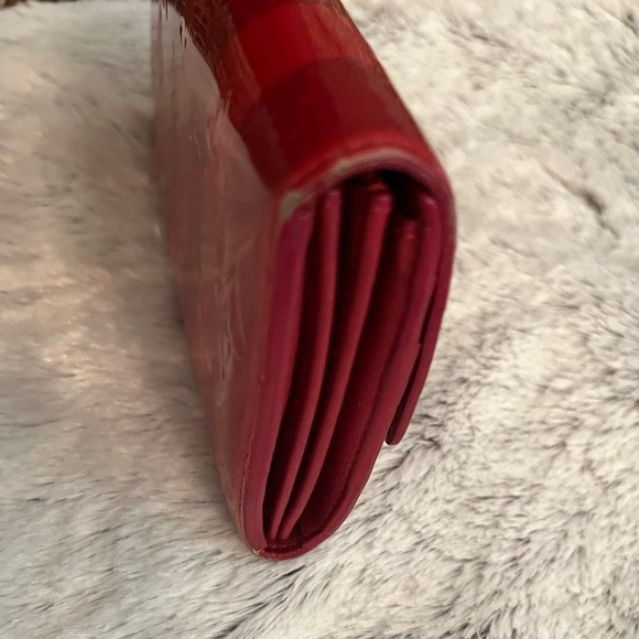 LOUIS VUITTON RED STRIPE VERNIS WALLET - Picture 7 of 10